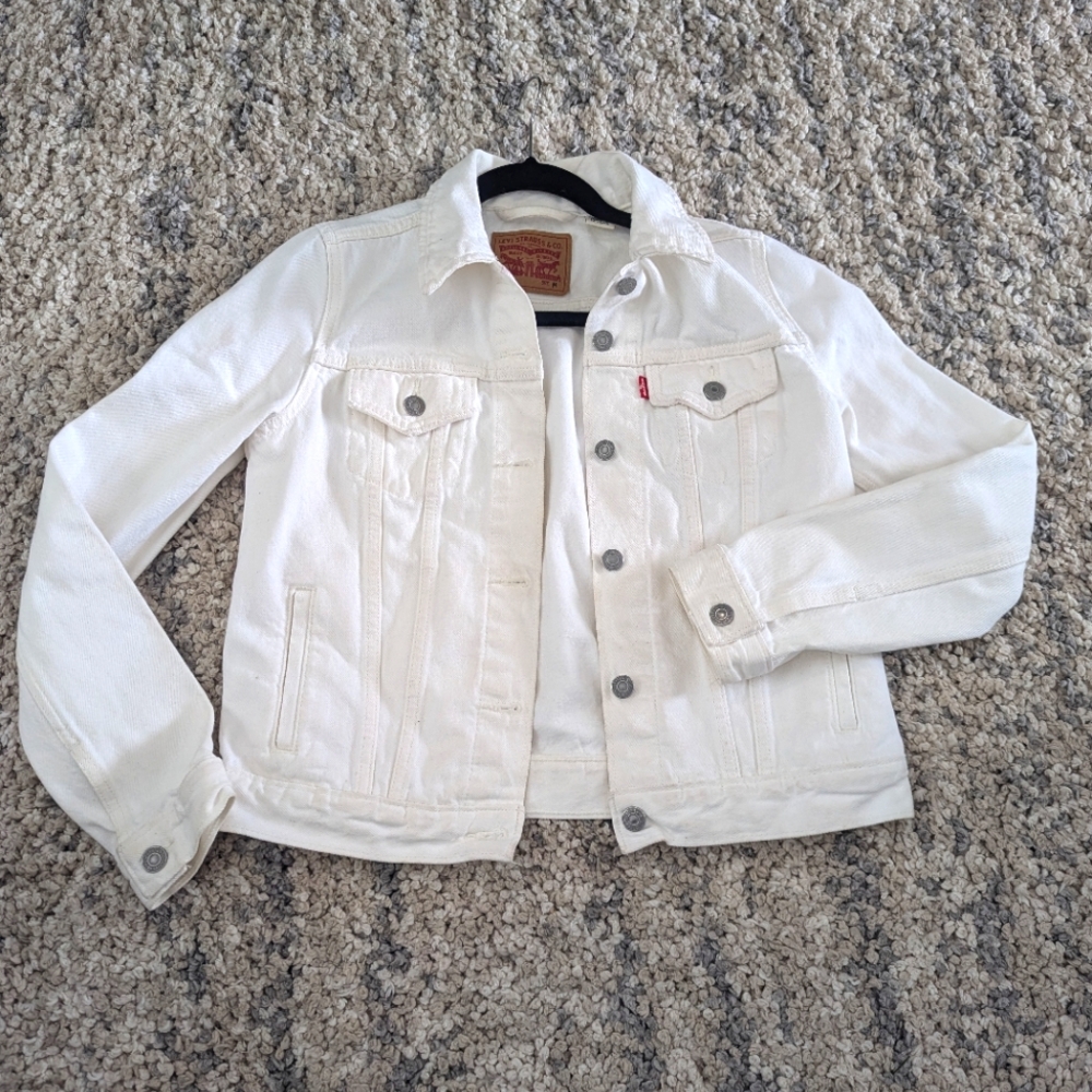 Levi's White Jean Jacket Timeless Style and Versatility